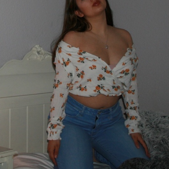 blouse - Picture 2 of 2